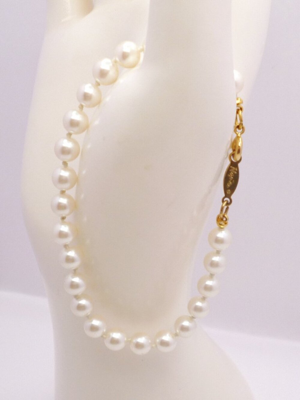 Napier Faux Pearl Bracelet White Hand Knotted Signed 7 1/4 - 7 3/4" Perfect - Picture 6 of 7